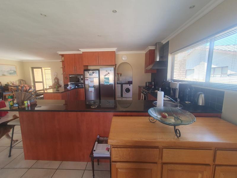 4 Bedroom Property for Sale in Franskraal Western Cape